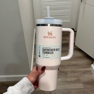 Brand New Stanley Quencher H2.0 Flowstate Tumbler 40oz!